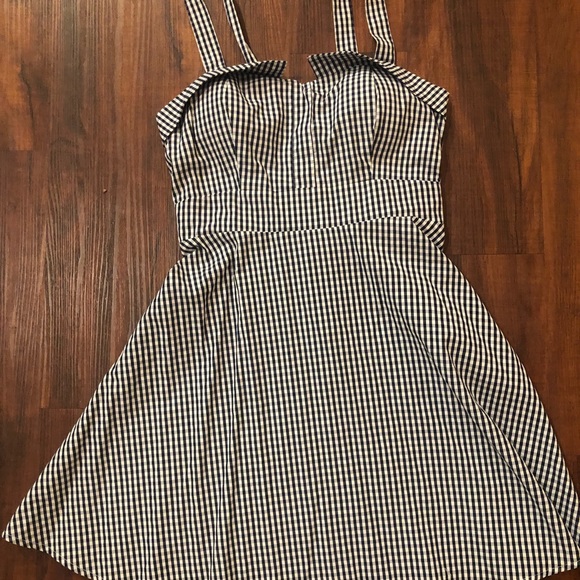 Dresses & Skirts - Gingham sun dress